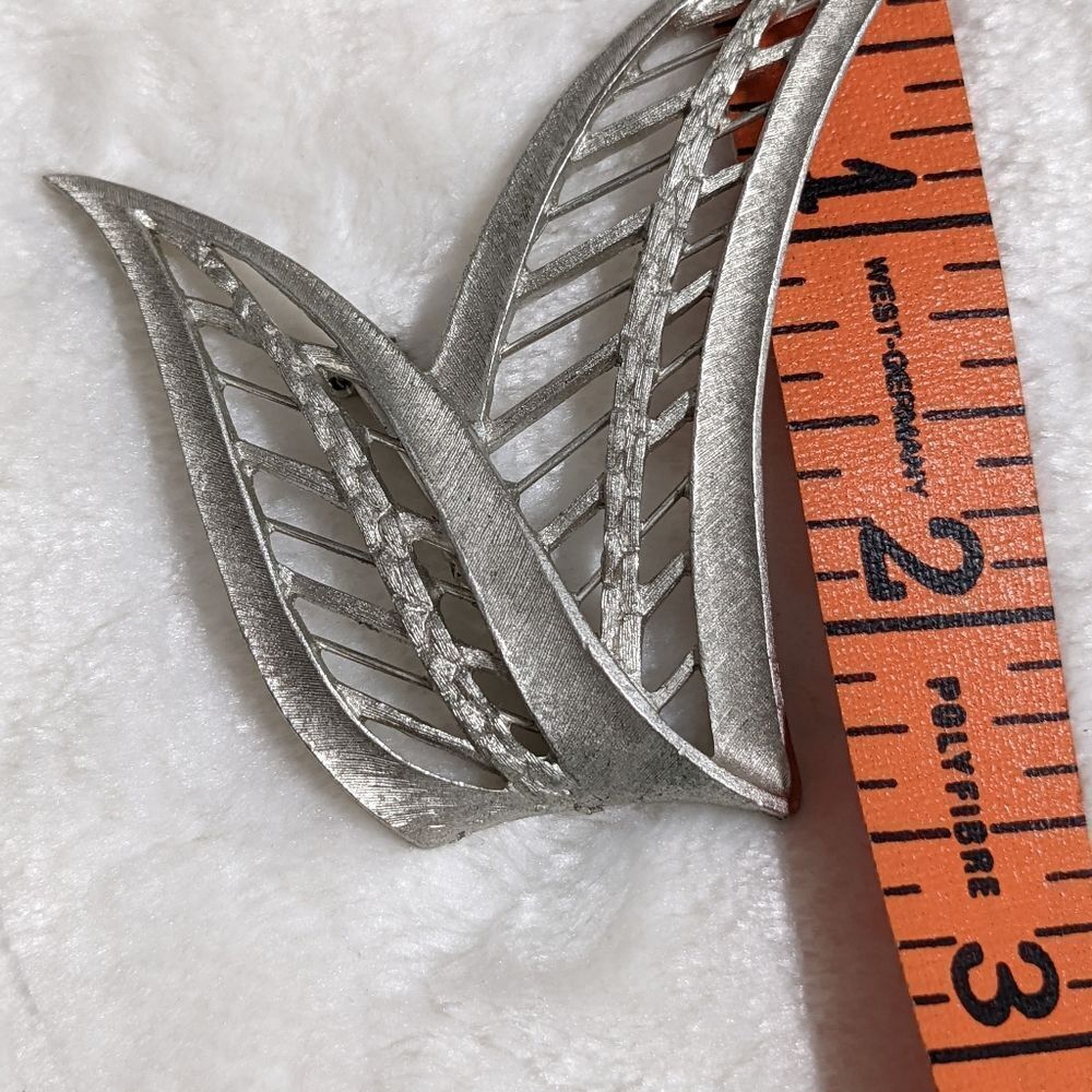 Vintage Brushed Silvertone Fern Brooche - Picture 3 of 7